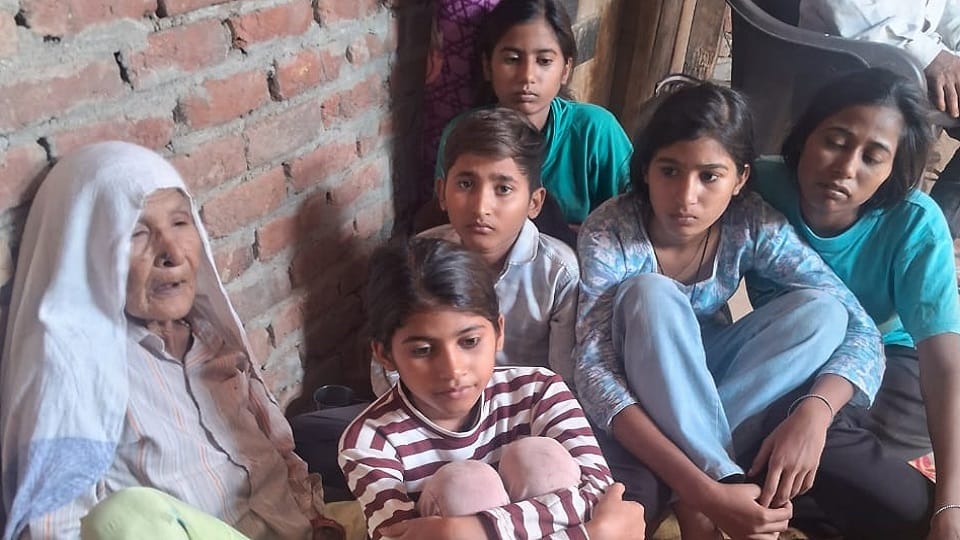 Death of the couple: Elderly grandmother Vimala is left in the house, now how will she raise six children?