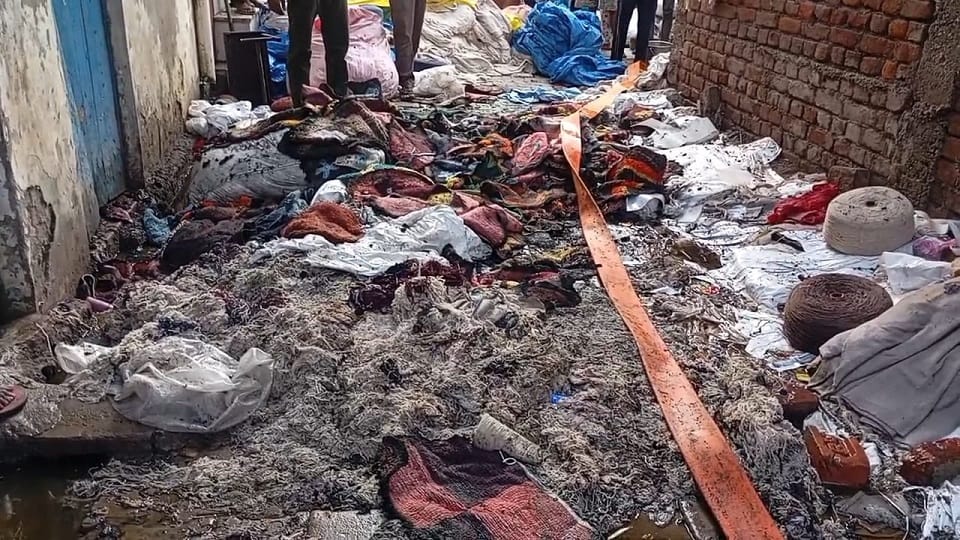 A short circuit caused a fire in a carpet factory