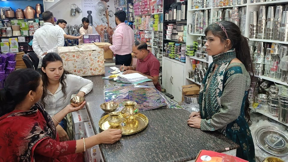 Aligarh utensils market before Dhanteras and Diwali