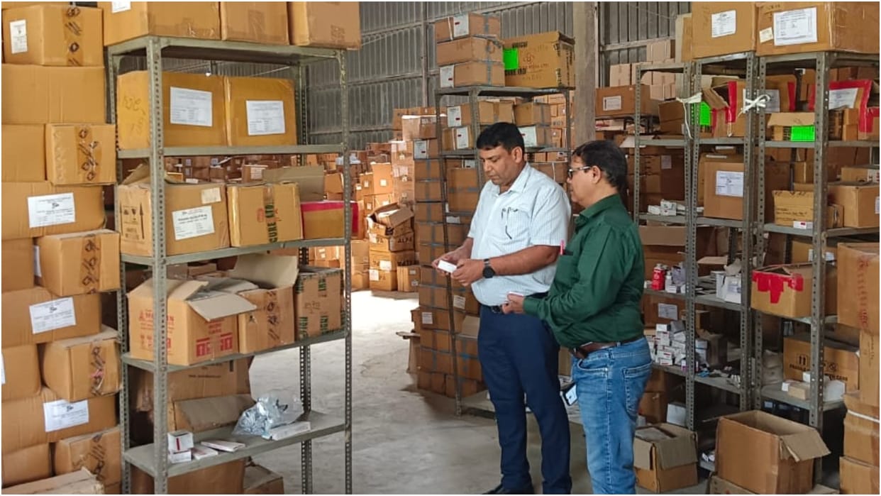 Samples of suspected cough syrups from four companies have been collected in Bareilly