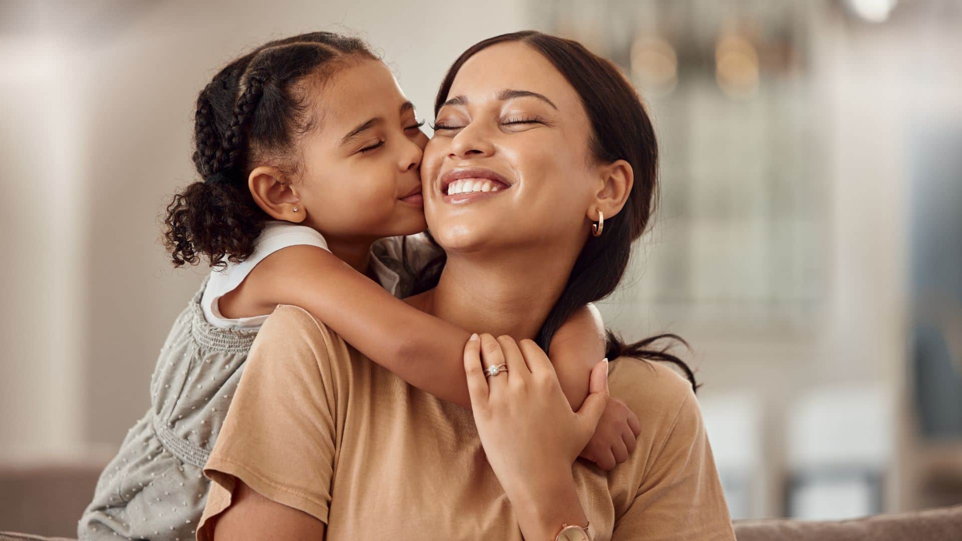Health Tips: Hugging Releases This Hormone Creates a Feeling of Belonging