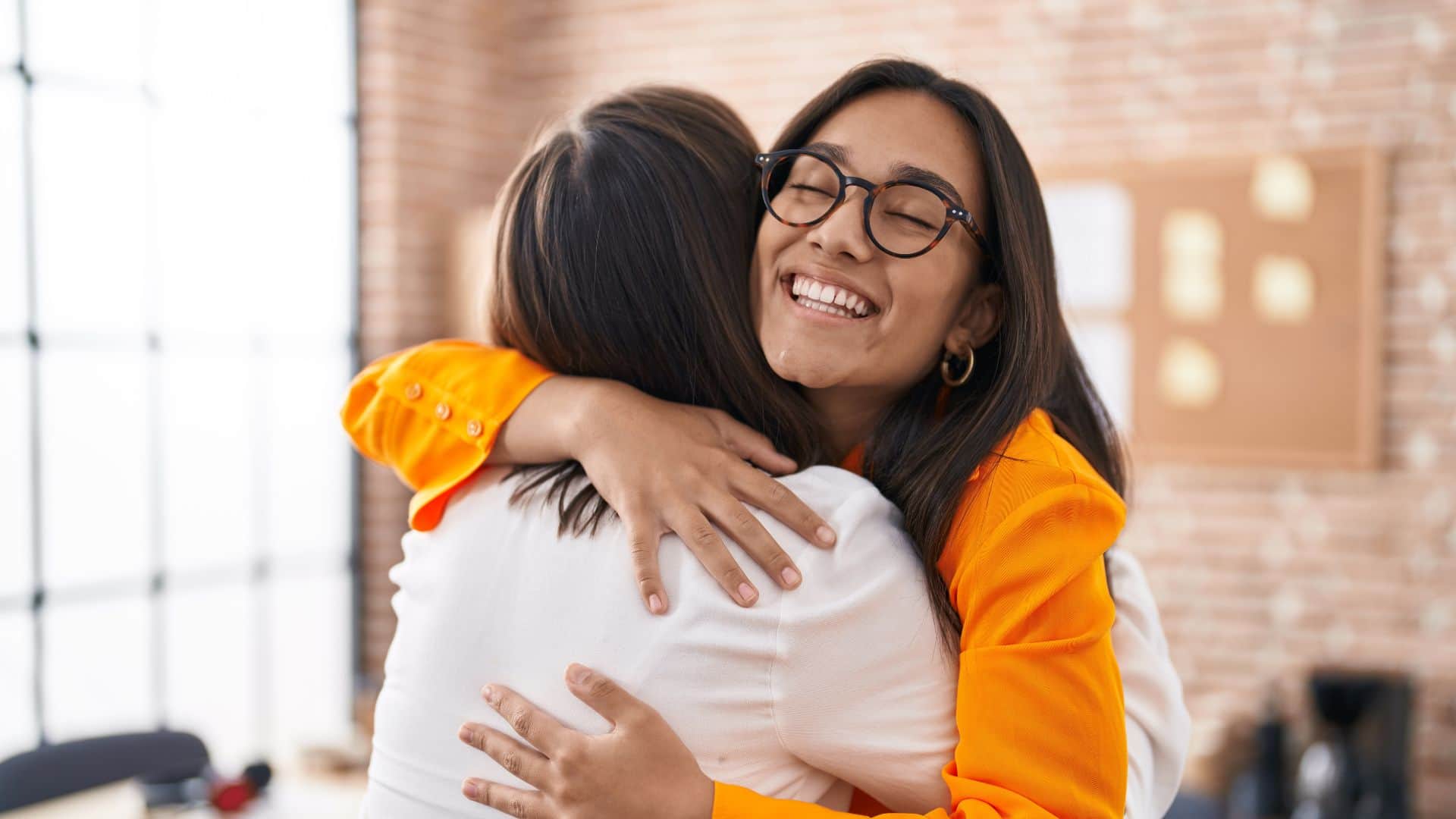 Health Tips: Hugging Releases This Hormone Creates a Feeling of Belonging