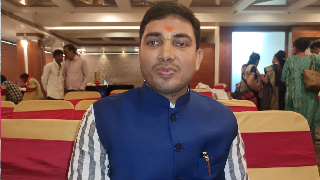 Siddhivinayak Temple treasurer and astrologer Acharya Pawan Pandey statement on astrology on social media in V