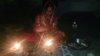 शुक्लागंज में श्रद्धा का पर्व करवाचौथ