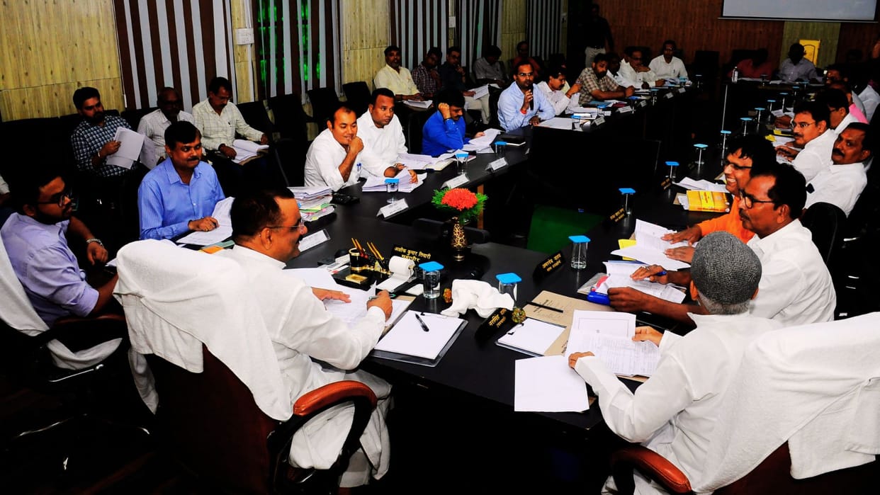Additional Municipal Commissioner was excluded from meeting Mayor ashok kumar tiwari action