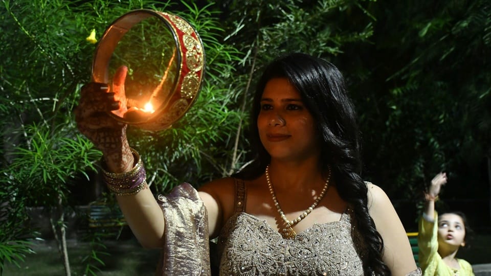 Karwa Chauth 2025: Make-up during the day, mehndi on hands, seeing the beloved after the moon at night