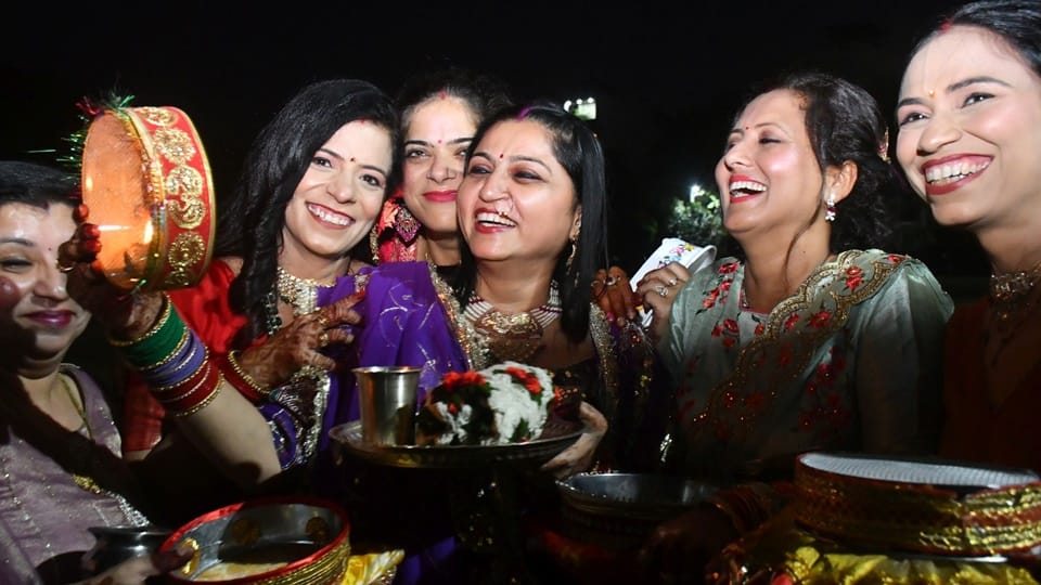 Karwa Chauth 2025: Make-up during the day, mehndi on hands, seeing the beloved after the moon at night