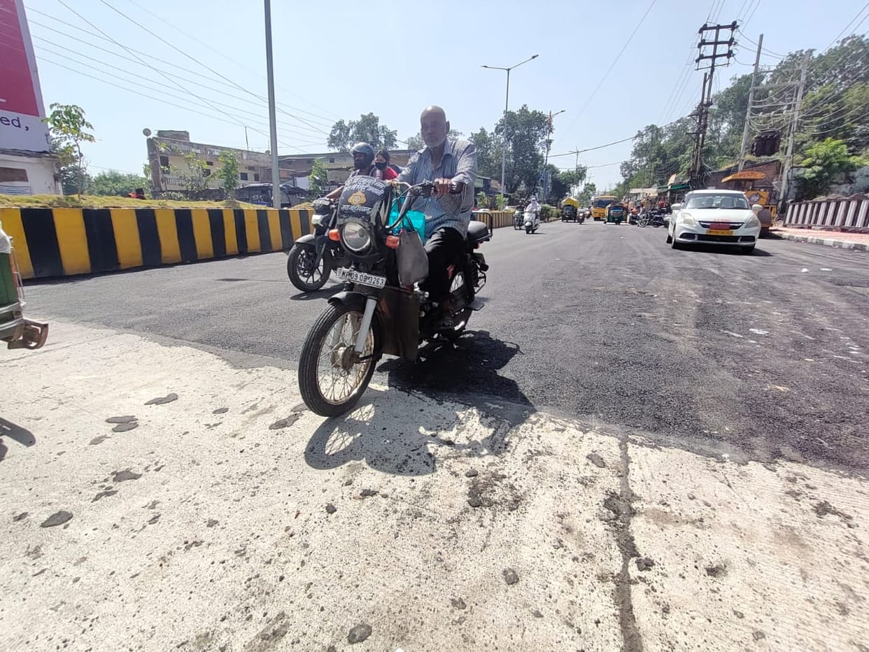 Indore: Malwa Mill Bridge's flaws were removed with asphalt, and pavement was demolished to remove waterloggin