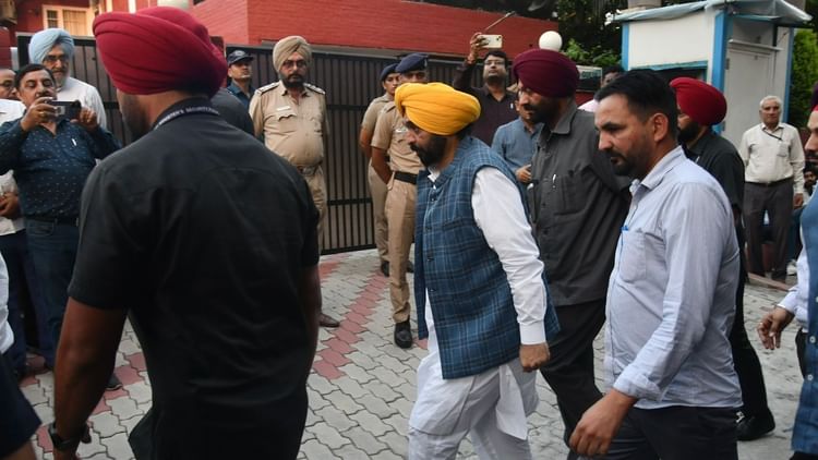 Punjab Cm Bhagwant Mann Meets Family Of Haryana Ias Officer Y. Puran Kumar, Appeals For Justice – Amar Ujala Hindi News Live