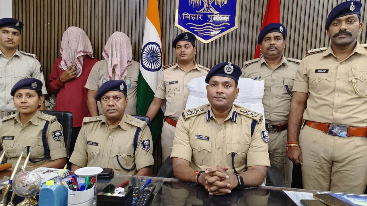 पुलिस की गिरफ्त में आरोपी