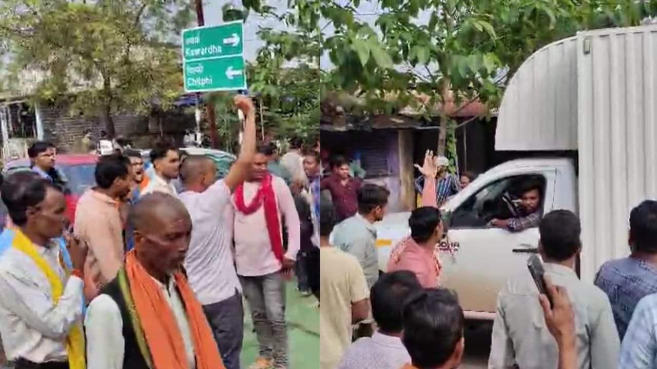 प्रदर्शन करते किसान