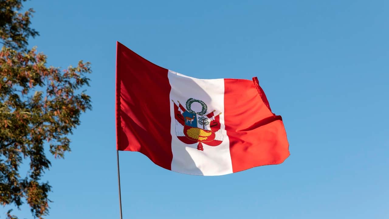 पेरू झंडा