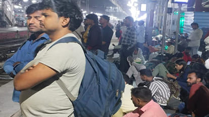 Kanpur: Crowd of candidates gathered at the Central Station to become officers