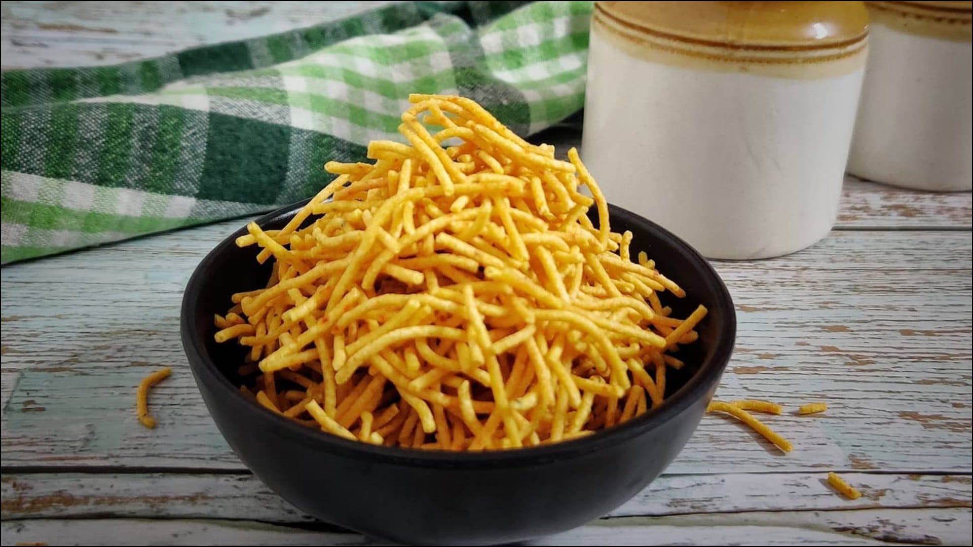 Diwali 2025 Snacks Recipe: Five Delicious Snacks in Advance for Festive Days Check Recipes