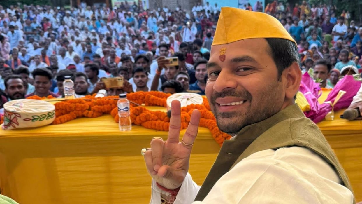 Bihar News: Tej Pratap Yadav talks to Pandit Dhirendra Shastri, political future, Bihar Politics News