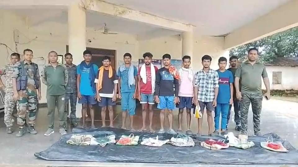 आठ नक्सली गिरफ्तार