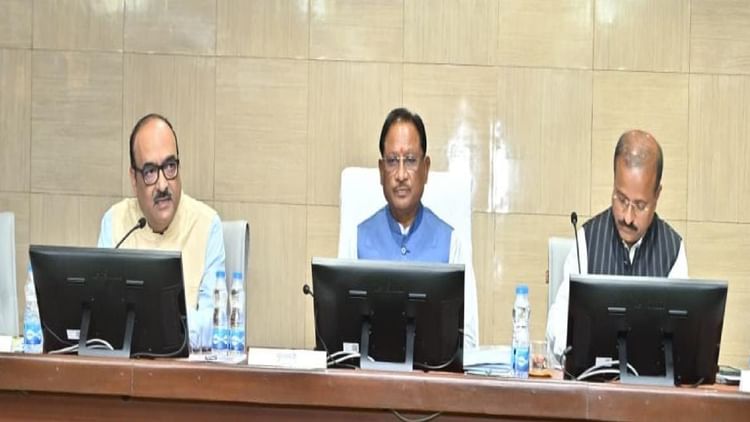 अवकाश के दिन भी कामकाज तेज: सीएम साय ने समय से पहले शुरू की कलेक्टर्स कॉन्फ्रेंस,इस मामले में दी सख्त हिदायतें