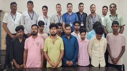 पुलिस के गिरफ्त में 11 आरोपी