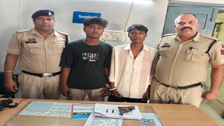 रायपुर: अवैध हथियार रखने वालों के खिलाफ पुलिस की कार्रवाई, रिवॉल्वर और जिंदा कारतूस के साथ 2 आरोपी गिरफ्तार