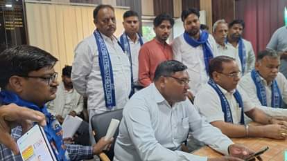 कोतवाली में शिकायत करते बसपाई