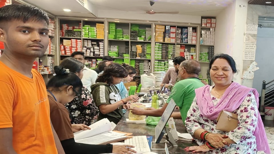 Aligarh electronic market shines before Dhanteras-Diwali