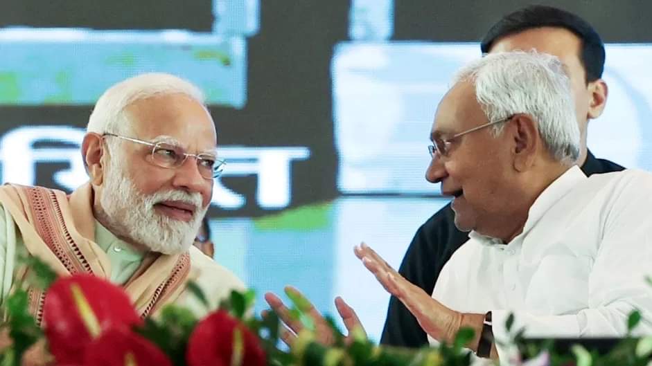 एक कार्यक्रम के दौरान पीएम नरेंद्र मोदी और सीएम नीतीश कुमार (फाइल)