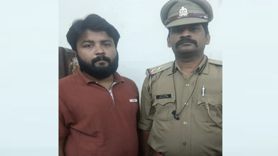 Kanpur: toy merchant who had been absconding since the Bisatkhana bomb blast has been arrested