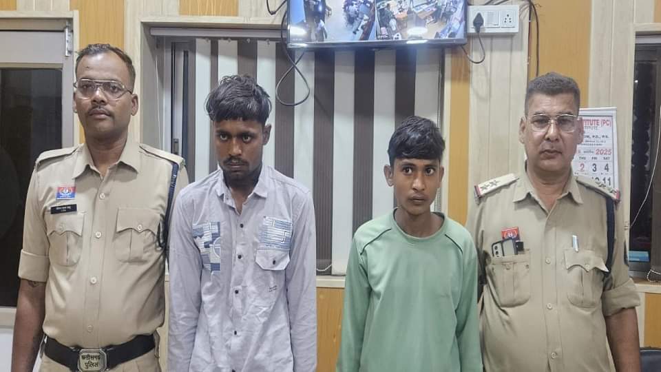 पुलिस की गिरफ्त में आरोपी