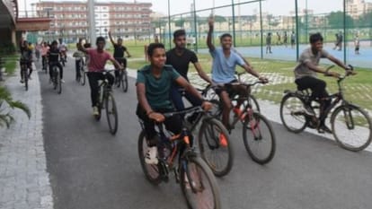 Opener Sachin Tendulkar's unbeaten 58 helped the Faculty of Social Sciences win by 7 wickets.