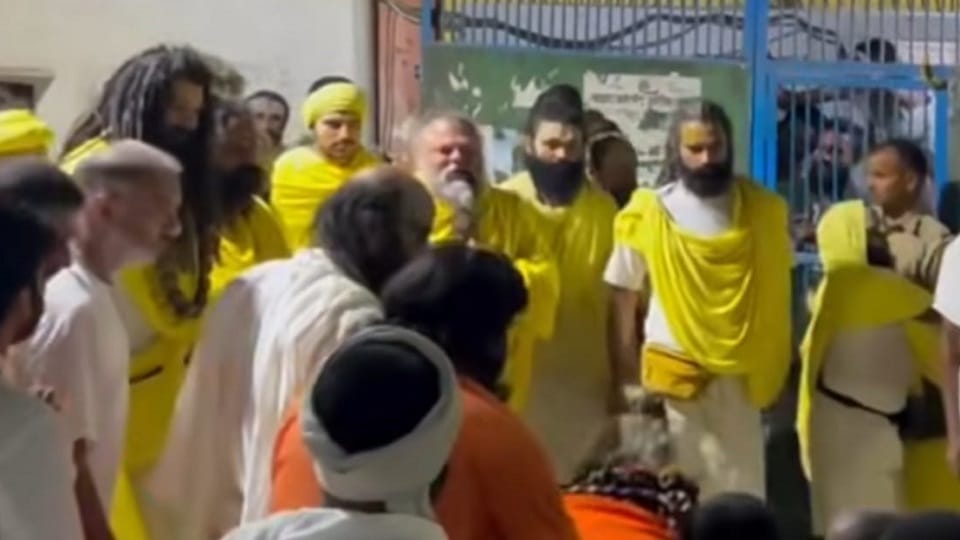 Premananda Maharaj come out from ashram and came to Parikrama Marg