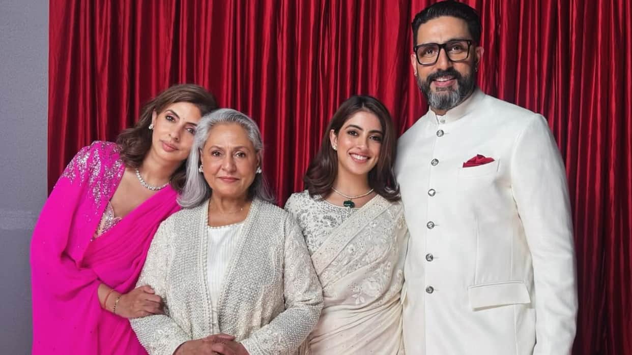 amitabh bachchan granddaughter navya naveli nanda share post filmfare pic with shweta nanda jaya and abhishek