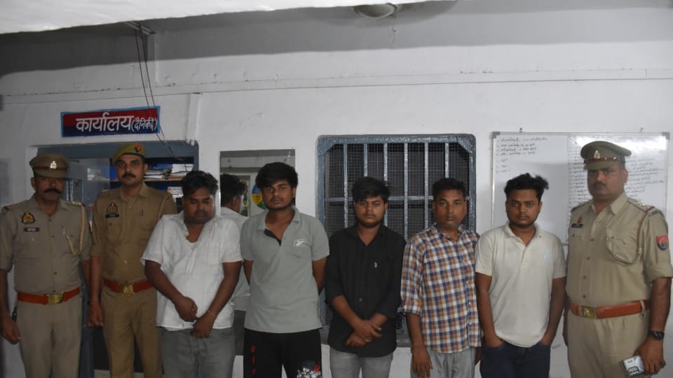 Aligarh Crime News: Man Kills Karan After 1.5 Years of Feud Washes Blood-Stained Hands at Police Station