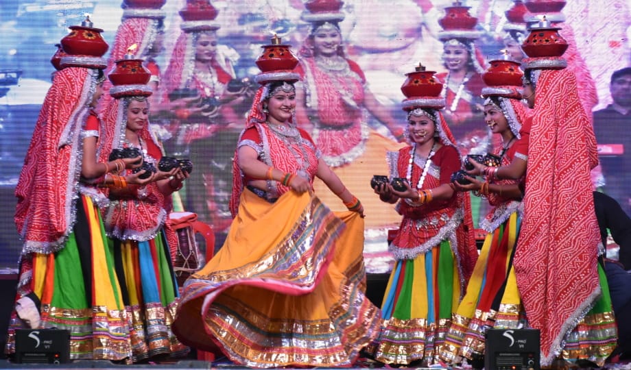 Amar Ujala Carnival saw a confluence of songs, dances and music, and a magical carnival evening.
