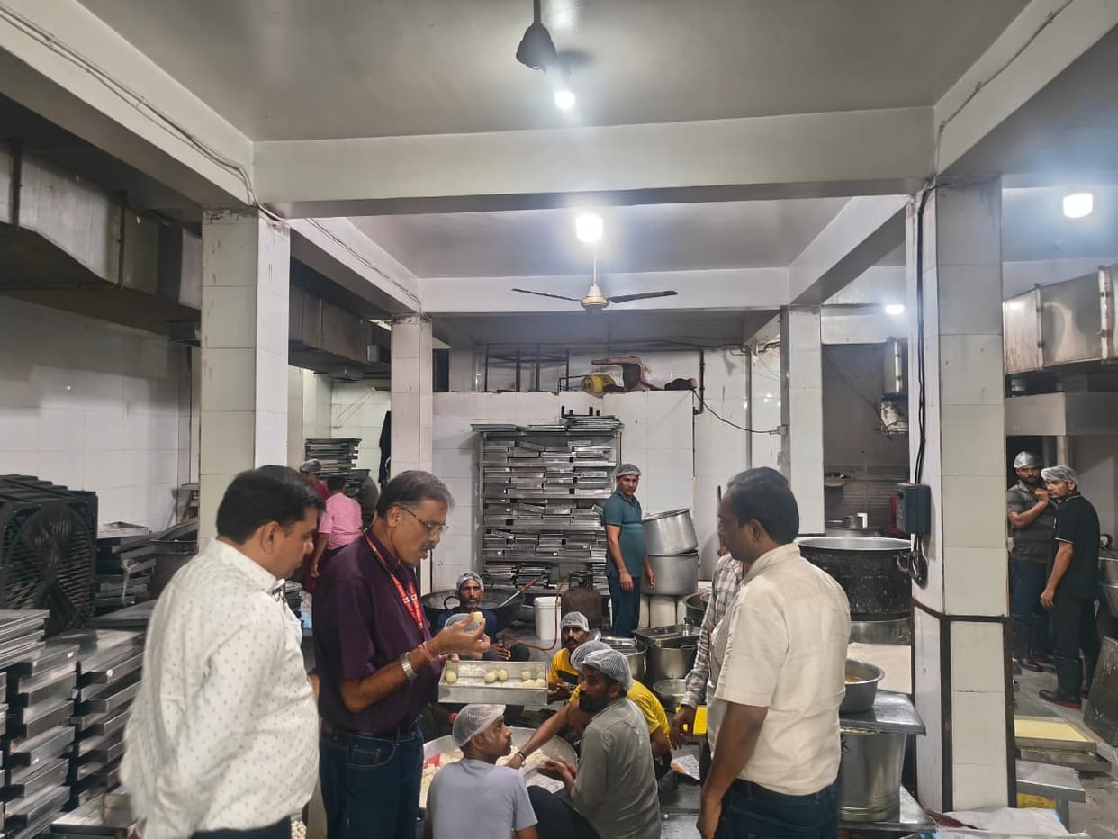 Bhopal News: Officers alert to prevent adulteration of sweets on Diwali, milk and mawa will be tested daily, i