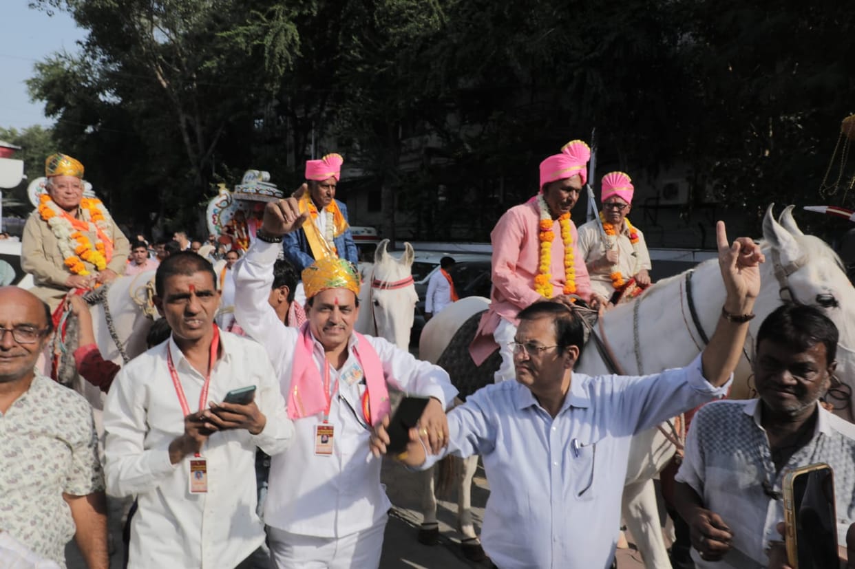 Indore: A unique wedding took place in Indore, with the elderly man riding a mare, and the procession taking p