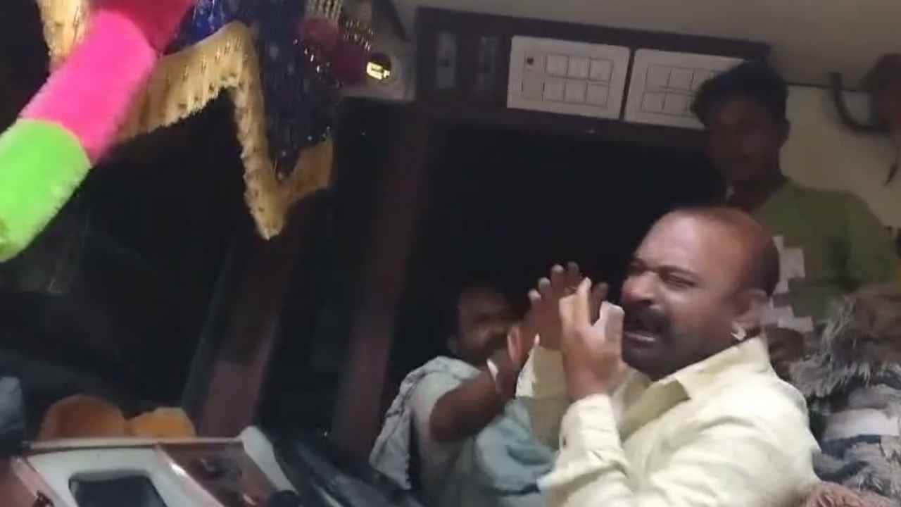 बस चालक से मारपीट