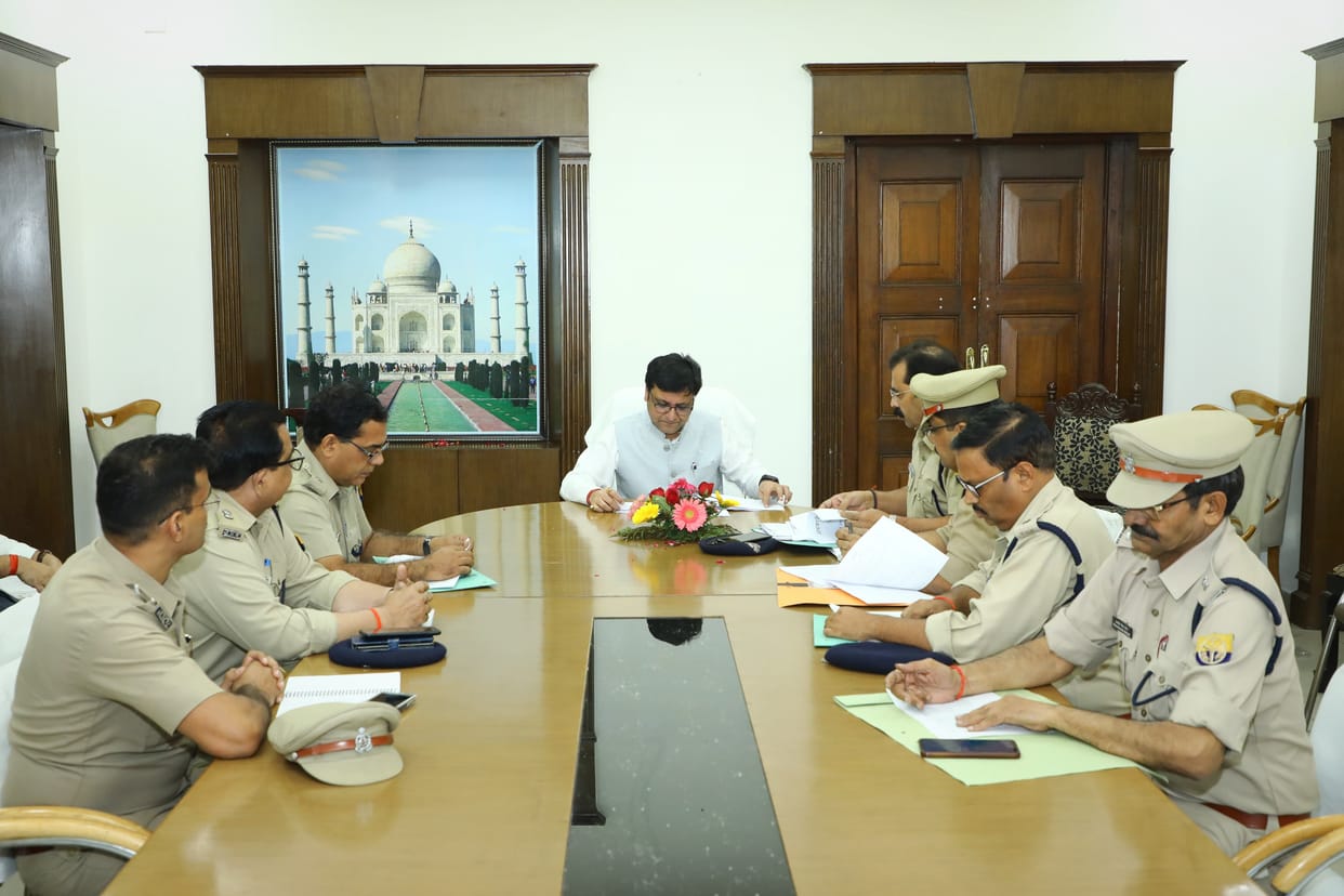 Agra leads in liquor smuggling, Excise Minister reprimands officials