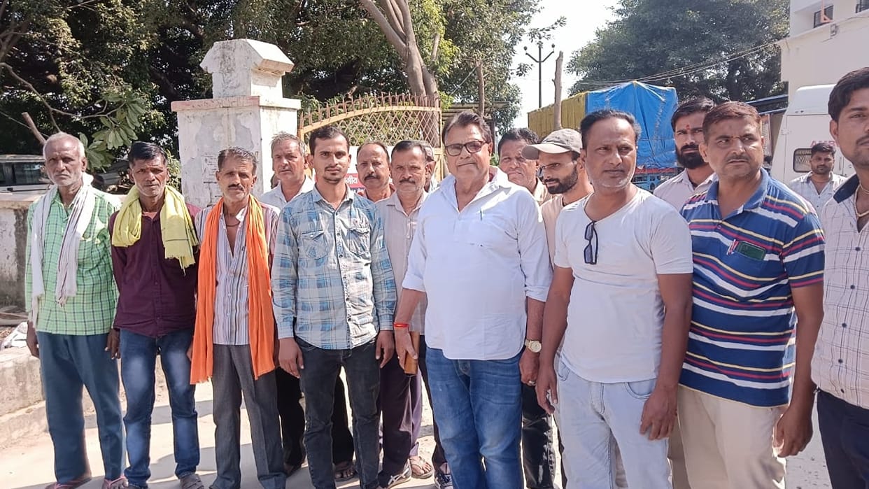 Private bus operators protested against illegal vehicle in Budaun