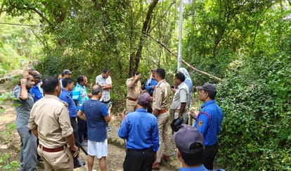 Leopard created havoc in HRI campus throughout the night, Forest Department's cage remained empty