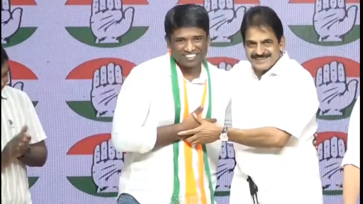 former ias kannan gopinathan joins congress party resigned against abrogating article 370