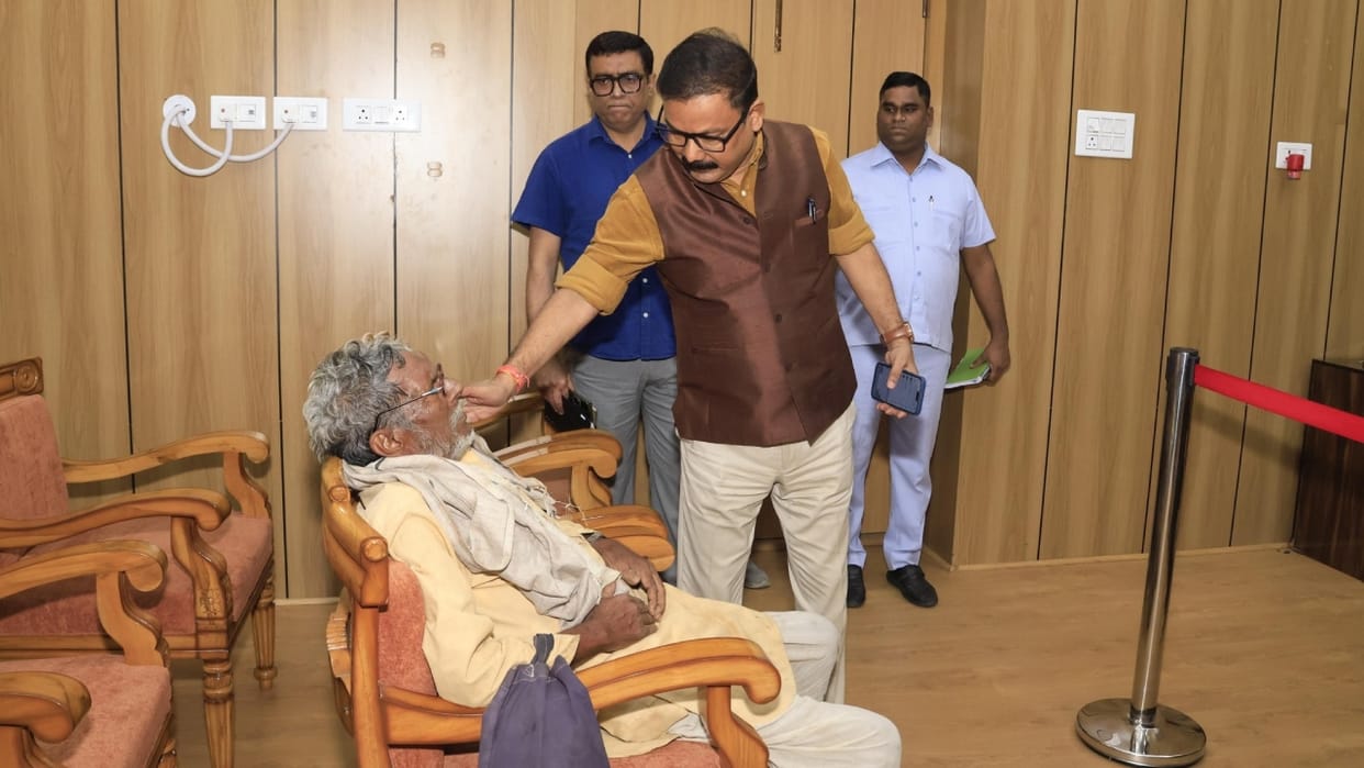 elderly man suddenly fell ill and the DM sent him to the hospital in Bareilly