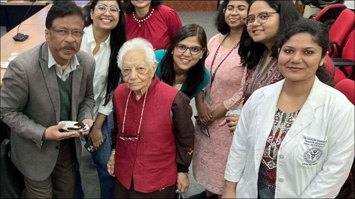 India's First Female Radiologist Dr Sneh Bhargava Biography in hindi
