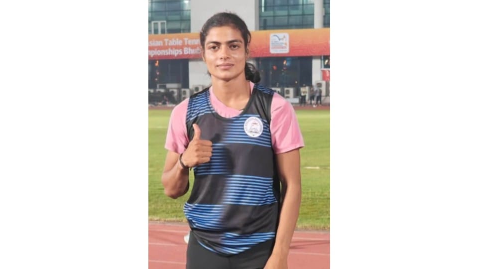 Neeru pathak of Aligarh created a record by winning gold in 400 meters race