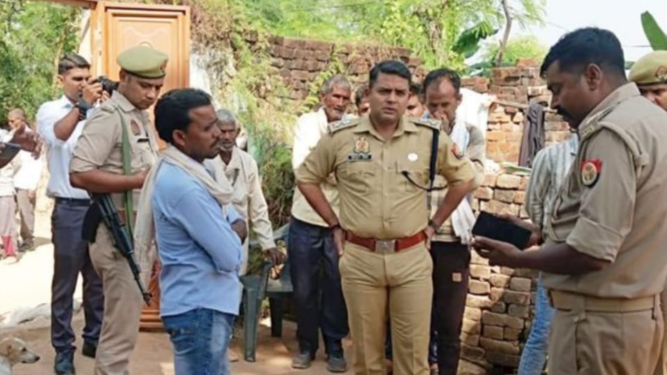 man killed his wife and then shot himself due to suspicion on her character In Fatehpur