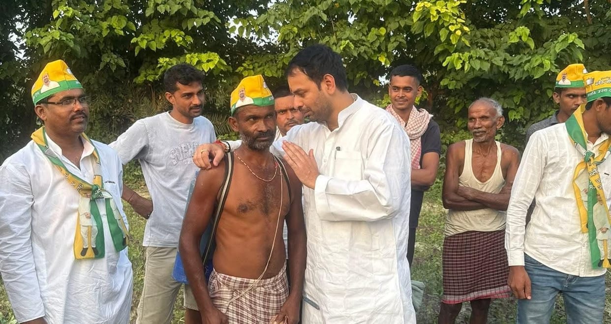 Bihar Election 2025: Tej Pratap Yadav reached Mahua and met the farmers news in hindi