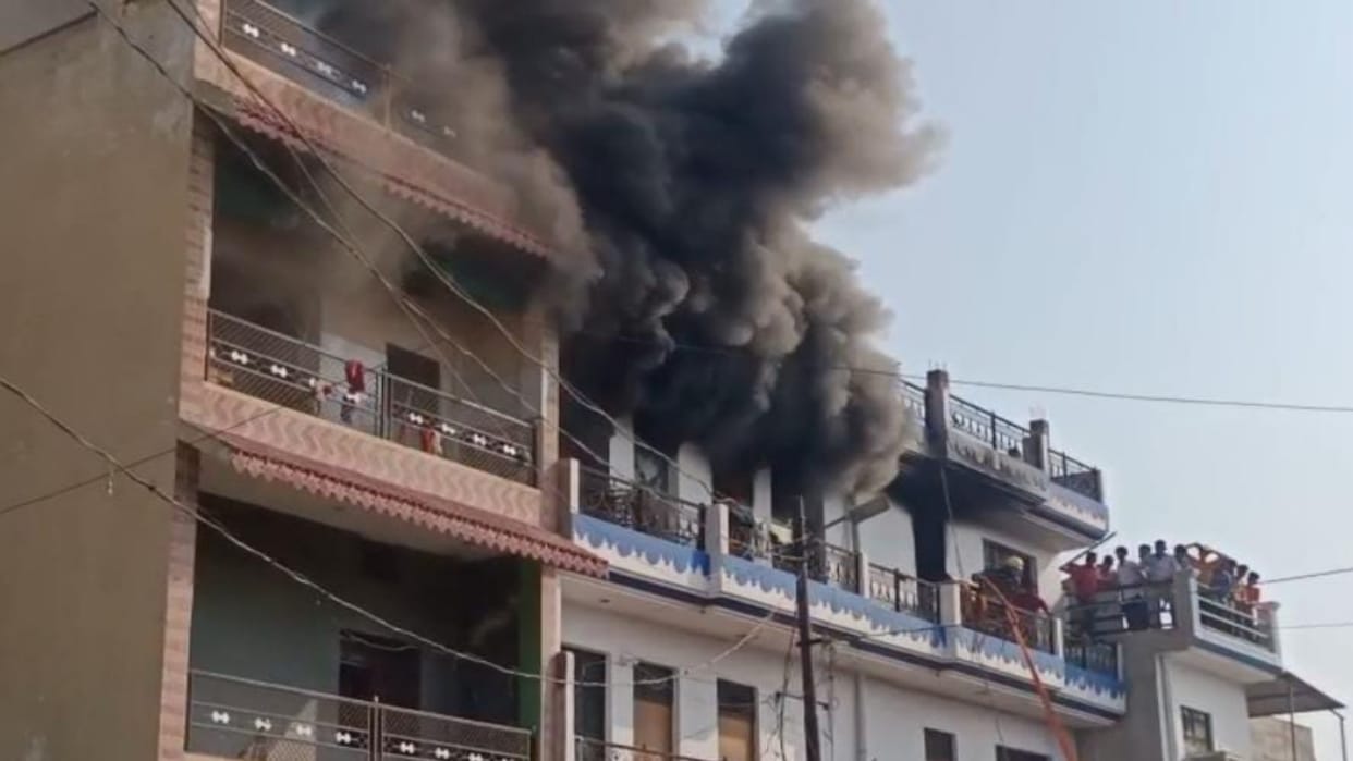 massive fire broke out in a furniture warehouse, causing chaos in the neighborhood, goods worth lakhs were gut