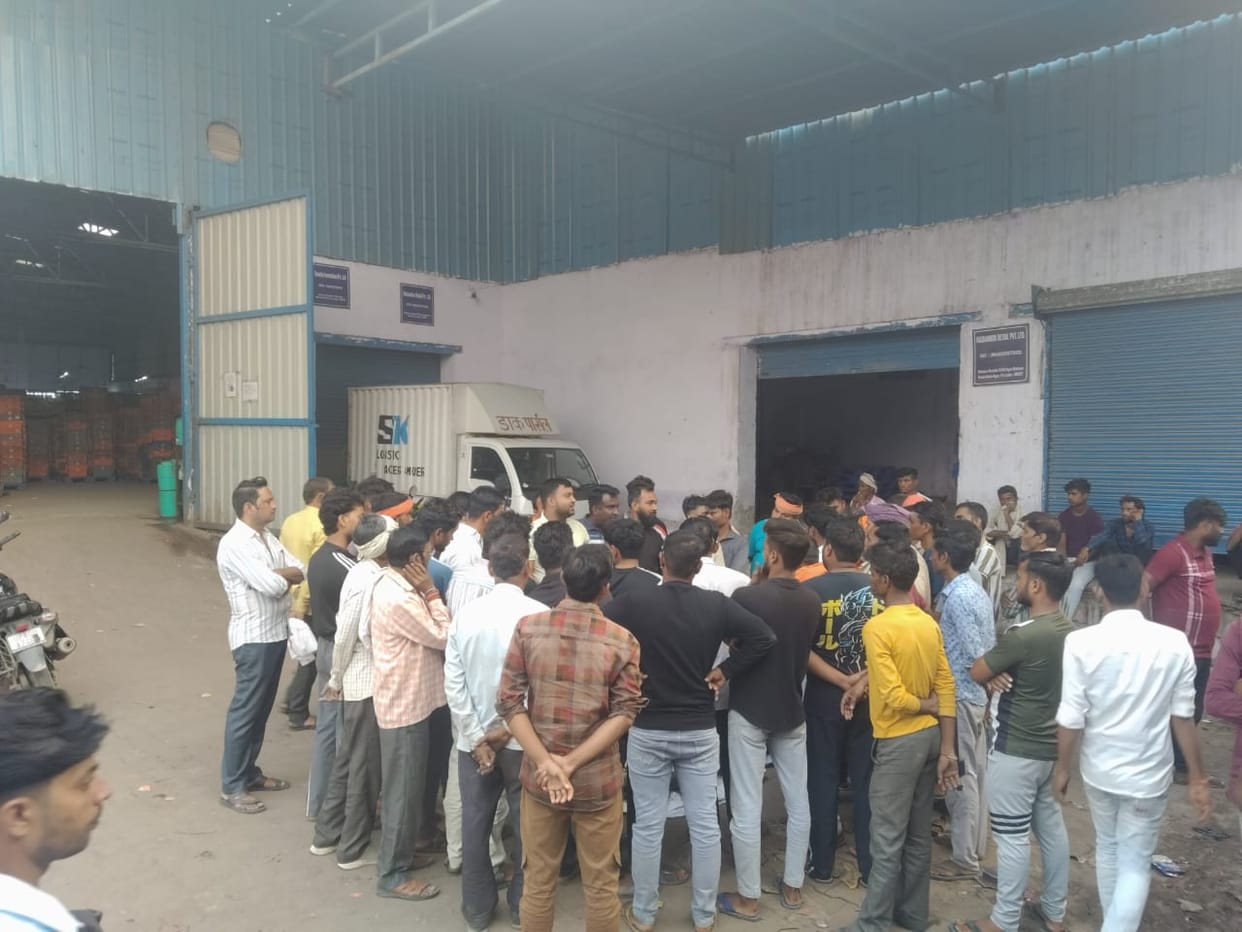 Youth dies in road accident, family members create ruckus