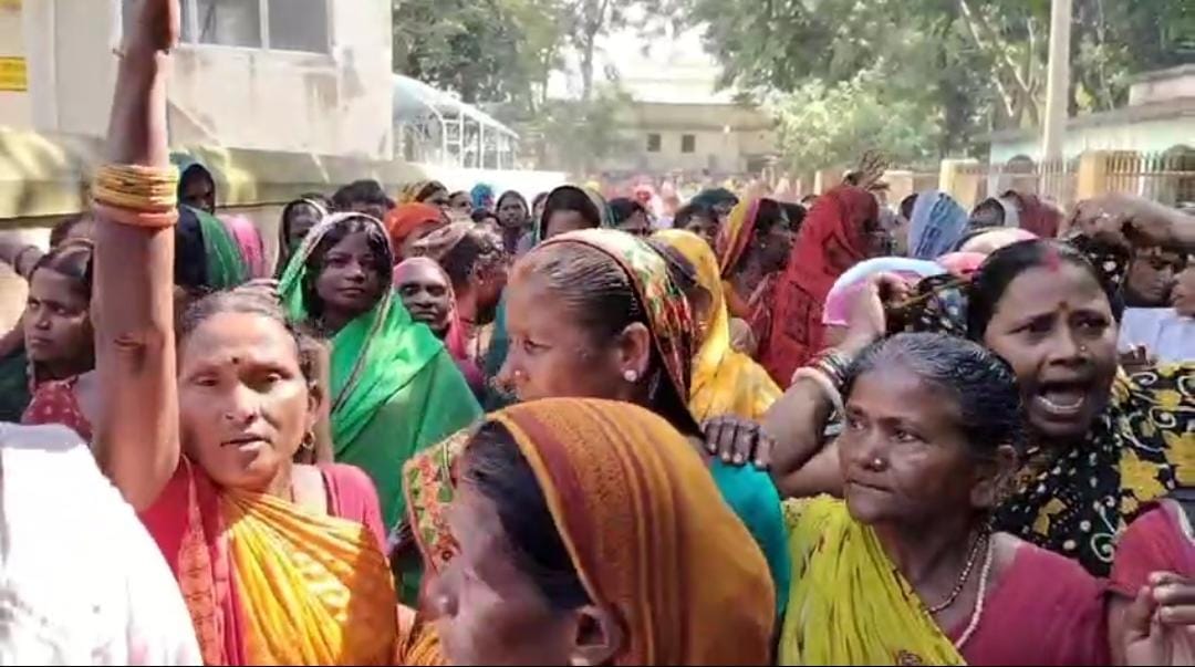 Flood victims create ruckus in Muzaffarpur demanding compensation