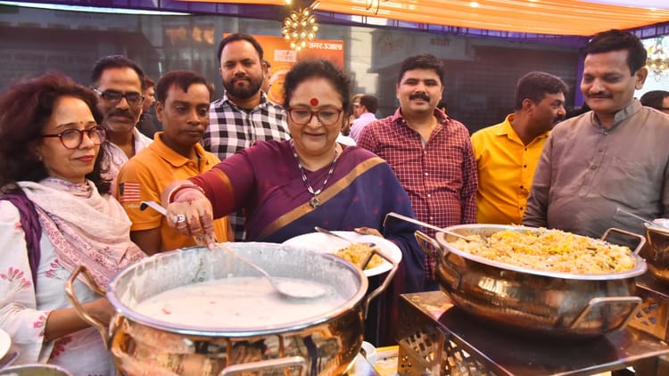 Bareilly News: सौहार्द की सुगंध से महक उठा शहर, सद्भावना पुलाव के सहभोज में जुटे लोग, दिया एकता का संदेश