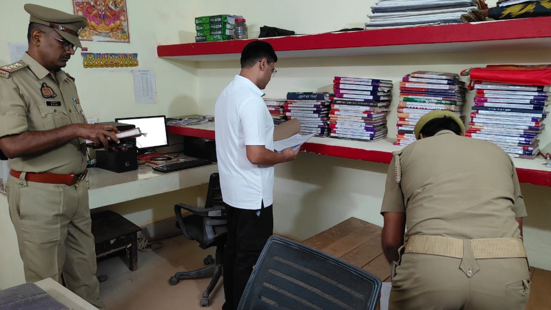 Sonbhadra SP put two people including SO line hazir on inspection